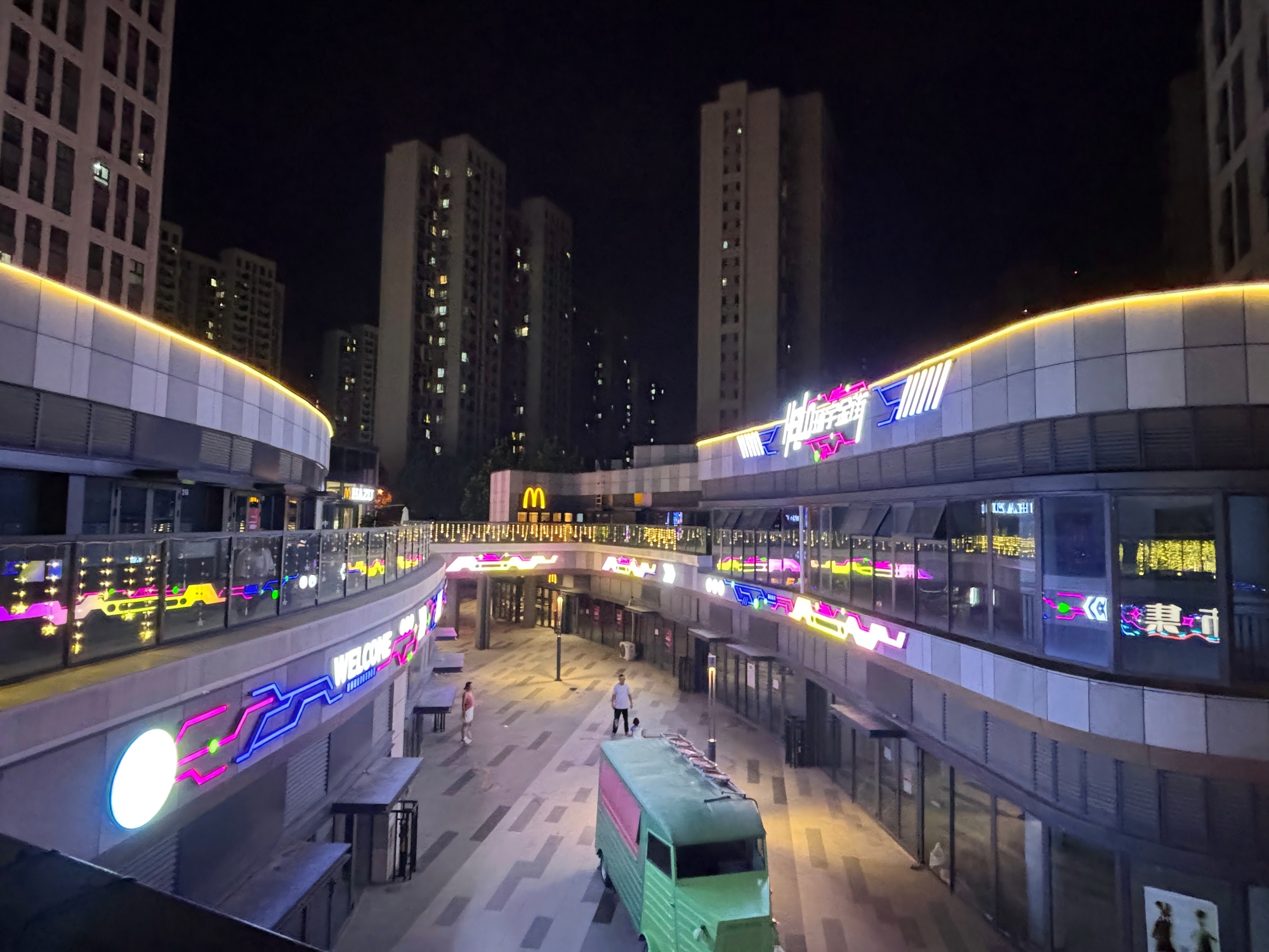 环宇金街亚克力灯箱亮化标识项目